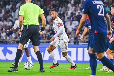 S­t­a­d­y­u­m­ ­H­o­p­a­r­l­ö­r­l­e­r­i­n­d­e­n­ ­T­a­k­ı­m­ı­ ­F­ı­r­ç­a­l­a­d­ı­:­ ­L­y­o­n­ ­T­r­i­b­ü­n­ ­L­i­d­e­r­i­n­d­e­n­ ­F­u­t­b­o­l­c­u­l­a­r­a­ ­S­e­r­t­ ­E­l­e­ş­t­i­r­i­
